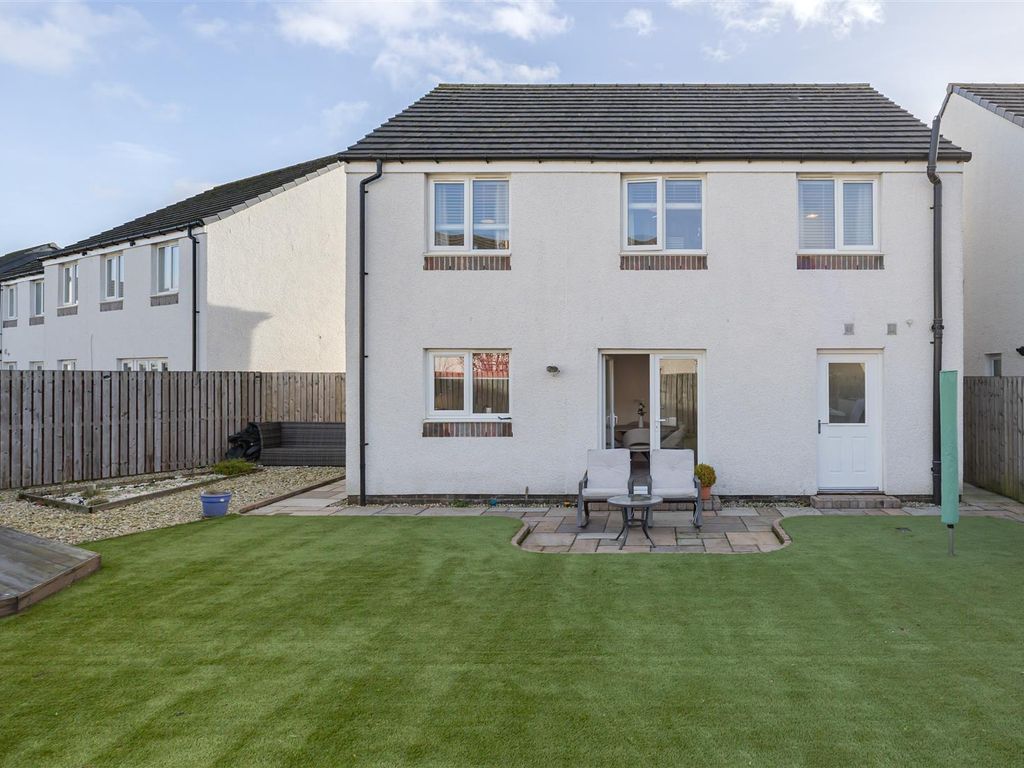 5 bed detached house for sale in Hedgerow Drive, Larbert FK5, £349,995
