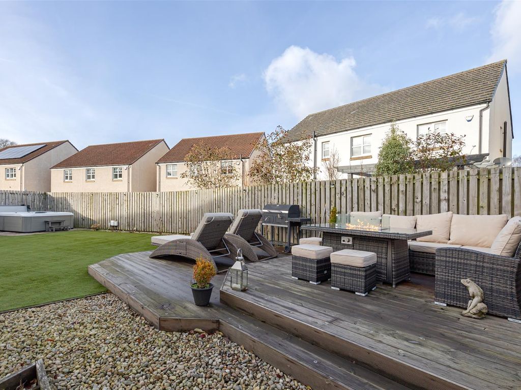 5 bed detached house for sale in Hedgerow Drive, Larbert FK5, £349,995