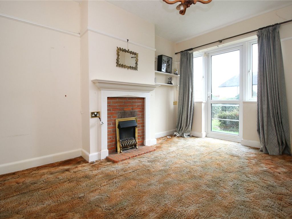 4 bed detached house for sale in Avenue Road, New Milton, Hampshire BH25, £600,000
