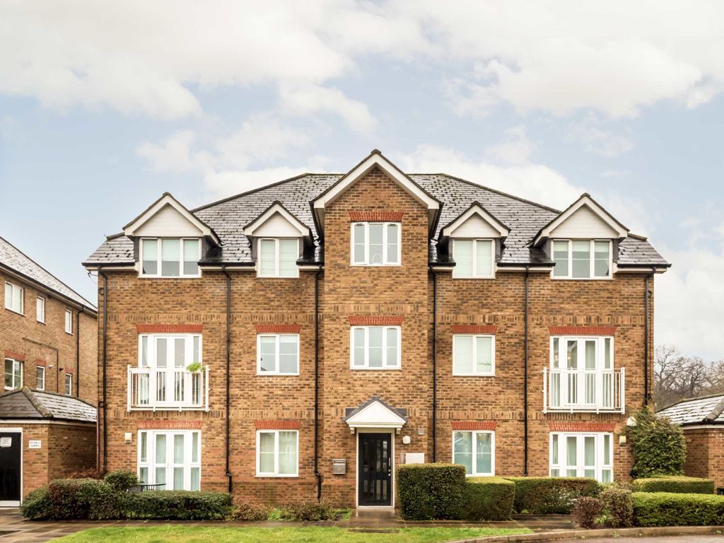 1 bed flat for sale in Gilbert White Close, Perivale, Greenford UB6, £305,000