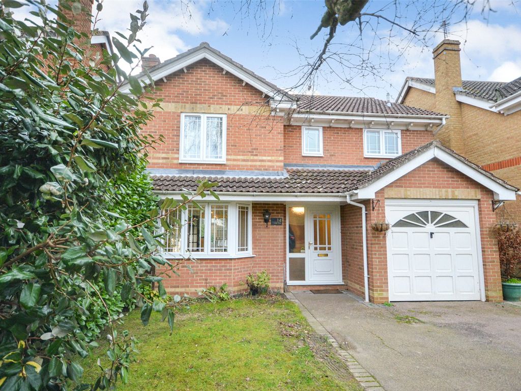 4 bed detached house for sale in Leigh Drive, Elsenham, Essex CM22, £550,000