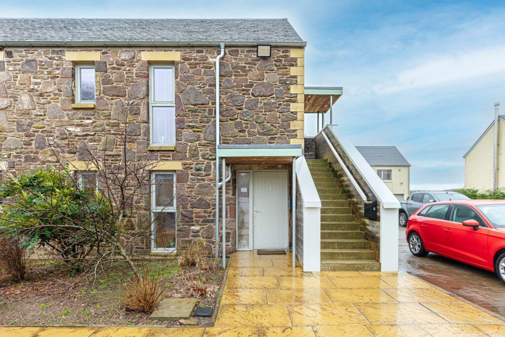 2 bed flat for sale in Newton Of Buttergrass, Blackford PH4, £190,000