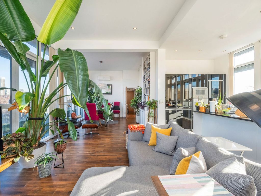 2 bed penthouse for sale in Leathermarket Street, London SE1, £1,695,000