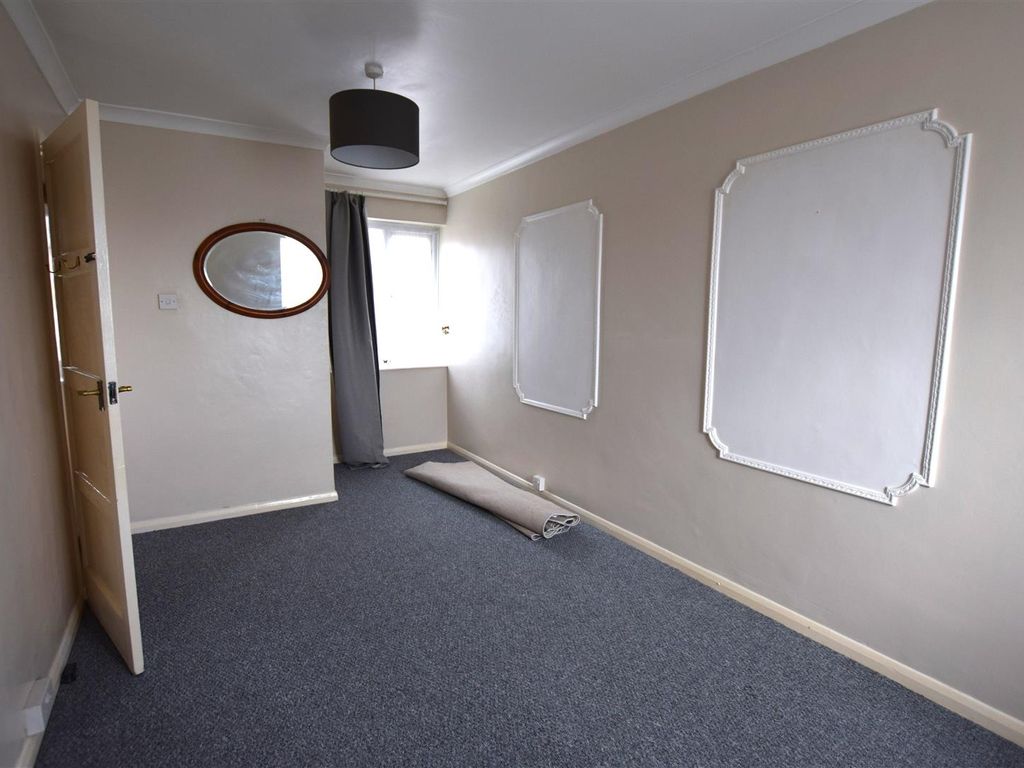 3 bed semi-detached house to rent in Allington Road, Gillingham ME8, £1,400 pcm