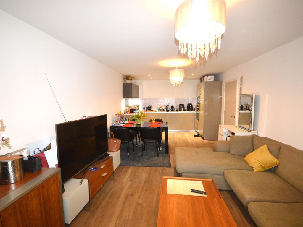 1 bed flat for sale in Fishers Way, Wembley HA0, £390,000