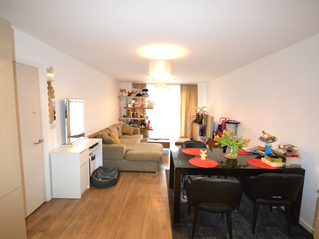 1 bed flat for sale in Fishers Way, Wembley HA0, £390,000