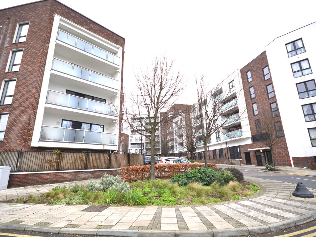 1 bed flat for sale in Fishers Way, Wembley HA0, £390,000
