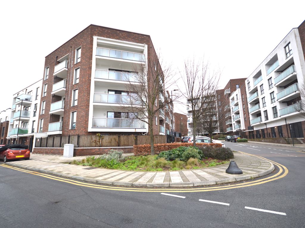 1 bed flat for sale in Fishers Way, Wembley HA0, £390,000