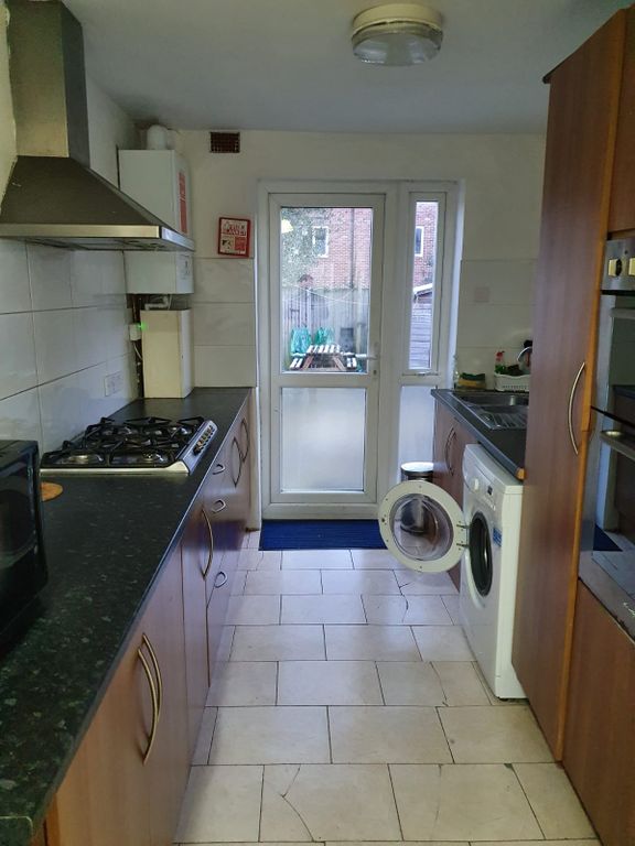 Room to rent in Bowdon Road, London E17, £1,100 pcm
