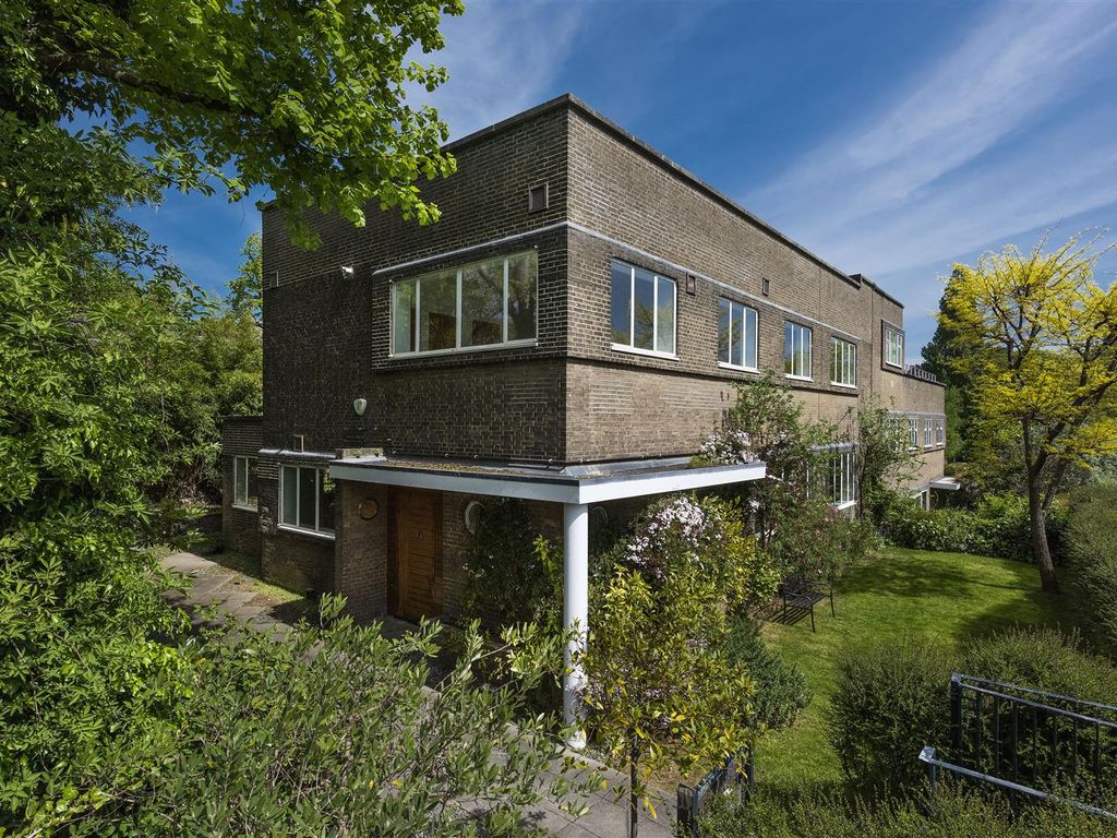 5 bed property for sale in Frognal Close, Hampstead NW3, £3,450,000
