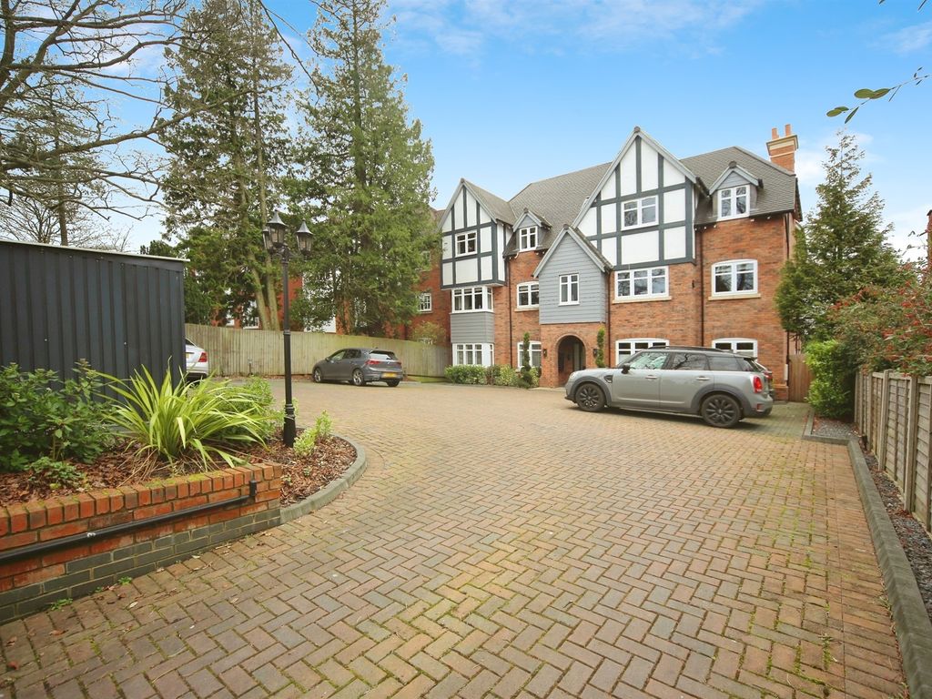 3 bed flat for sale in Blossomfield Road, Solihull B91, £650,000