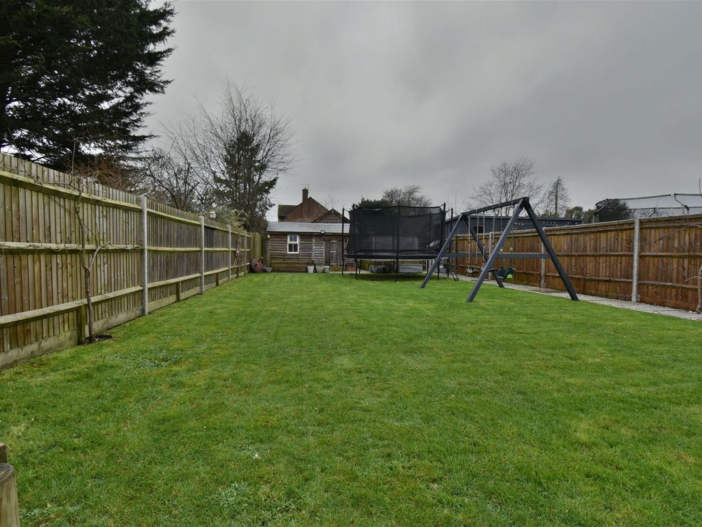 4 bed semi-detached house for sale in Roundfield, Upper Bucklebury, Reading RG7, £650,000