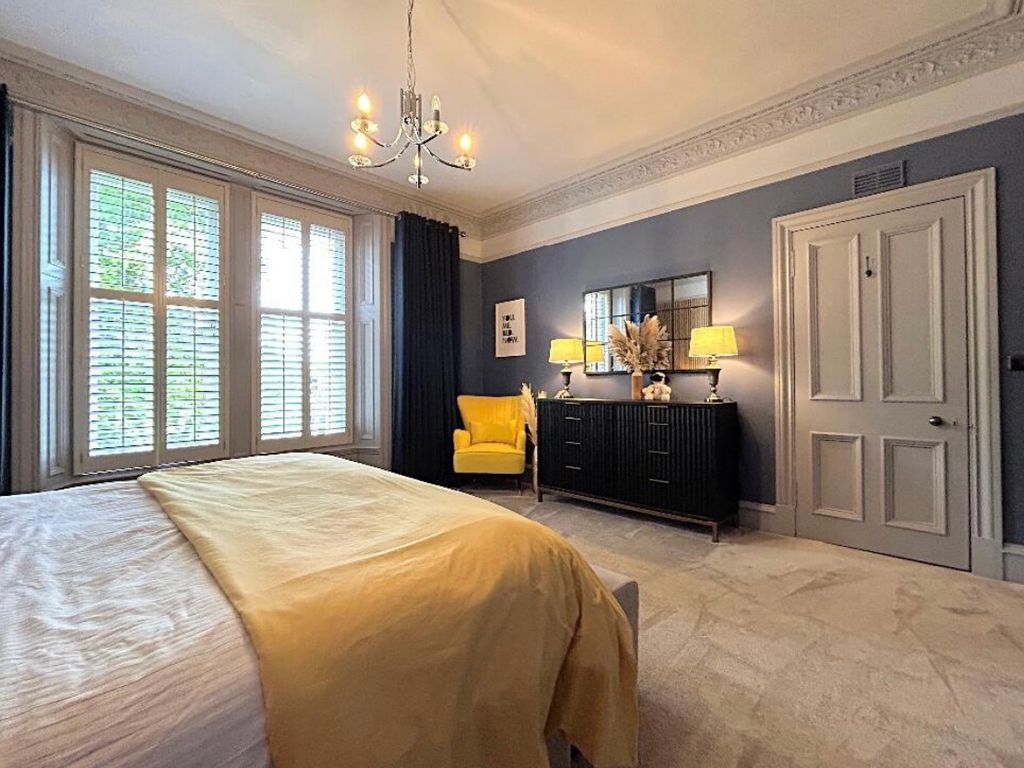 4 bed flat for sale in Boness Road, Grangemouth FK3, £319,995