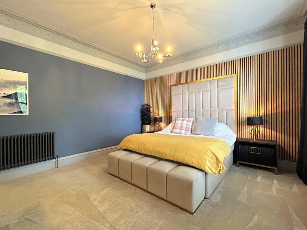 4 bed flat for sale in Boness Road, Grangemouth FK3, £319,995