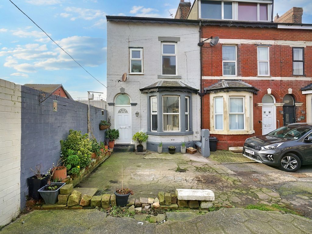 2 bed flat for sale in Garden Terrace, Blackpool FY4, £75,000