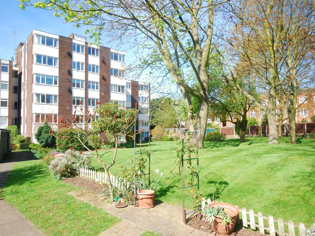 2 bed flat to rent in Galsworthy Road, Kingston Hill, Kingston Upon Thames KT2, £2,000 pcm