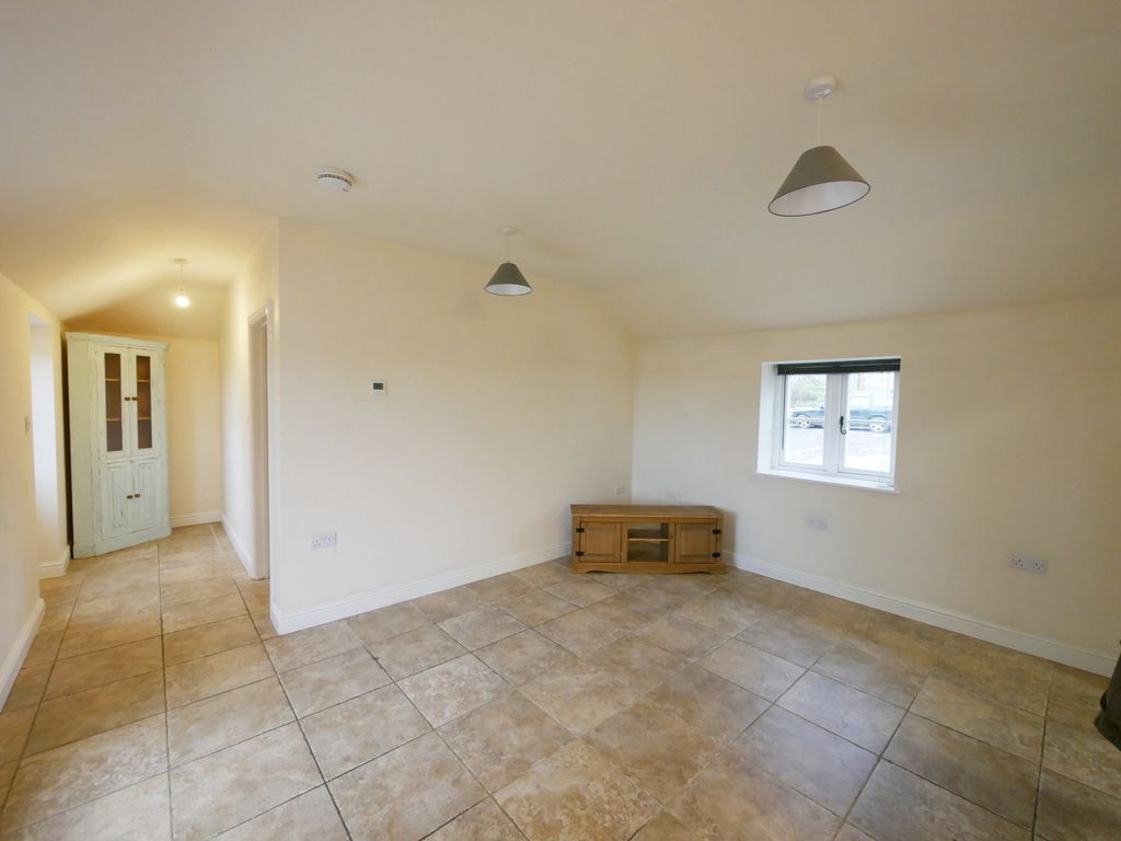 1 bed barn conversion to rent in Highworth, Swindon SN6, £795 pcm