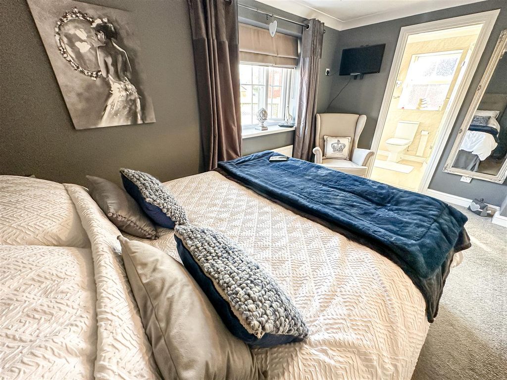 4 bed detached house for sale in Heydon Close, Belper DE56, £375,000