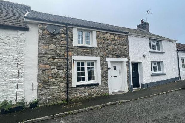2 bed cottage to rent in Castle Street, Cydweli SA17, £725 pcm