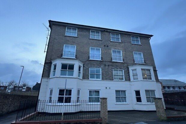 2 bed flat to rent in The Avenue, Bedford MK40, £1,025 pcm