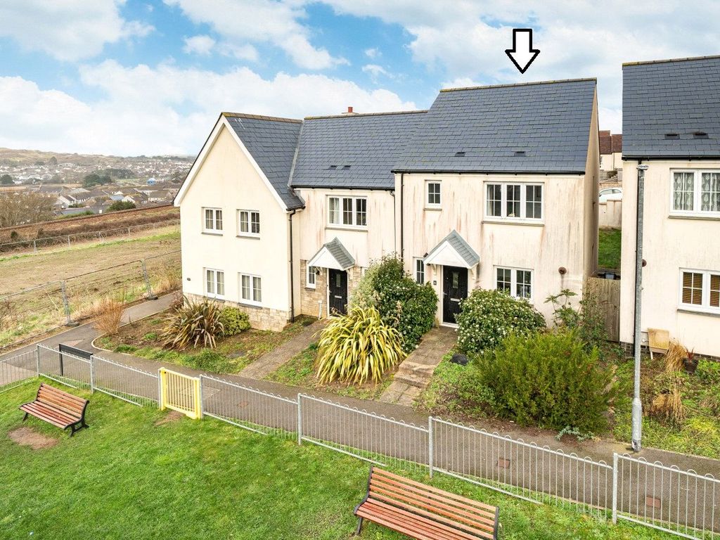 3 bed end terrace house for sale in Pool Meadow Walk, Hayle, Cornwall TR27, £320,000