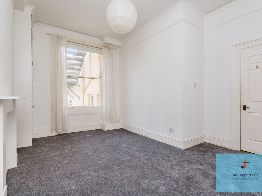 2 bed flat to rent in Brunswick Place, Hove BN3, £1,500 pcm