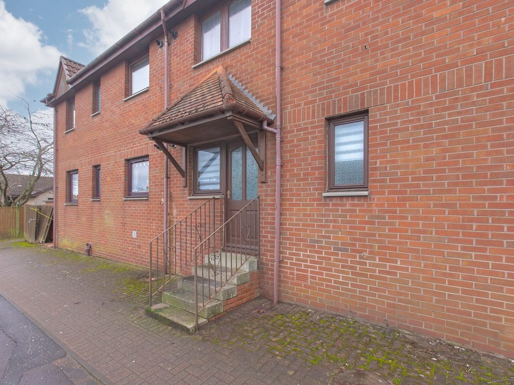 2 bed flat for sale in Russell Court, Lochgelly KY5, £75,000
