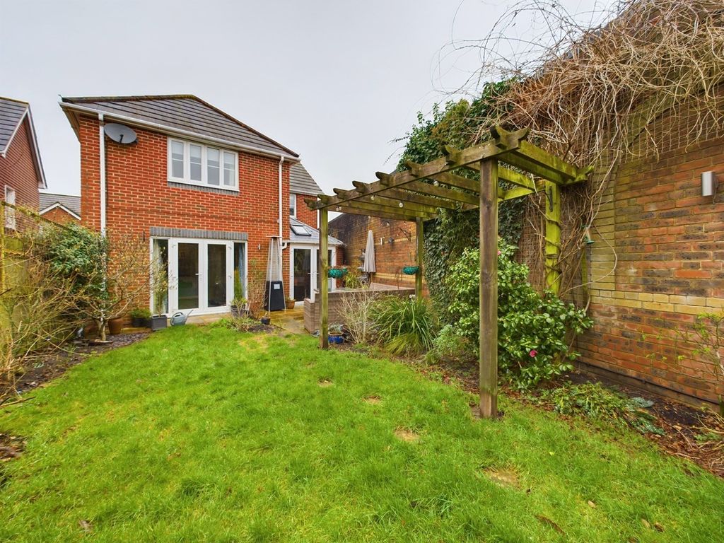 4 bed detached house for sale in Botley Road, West End, Southampton SO30, £500,000