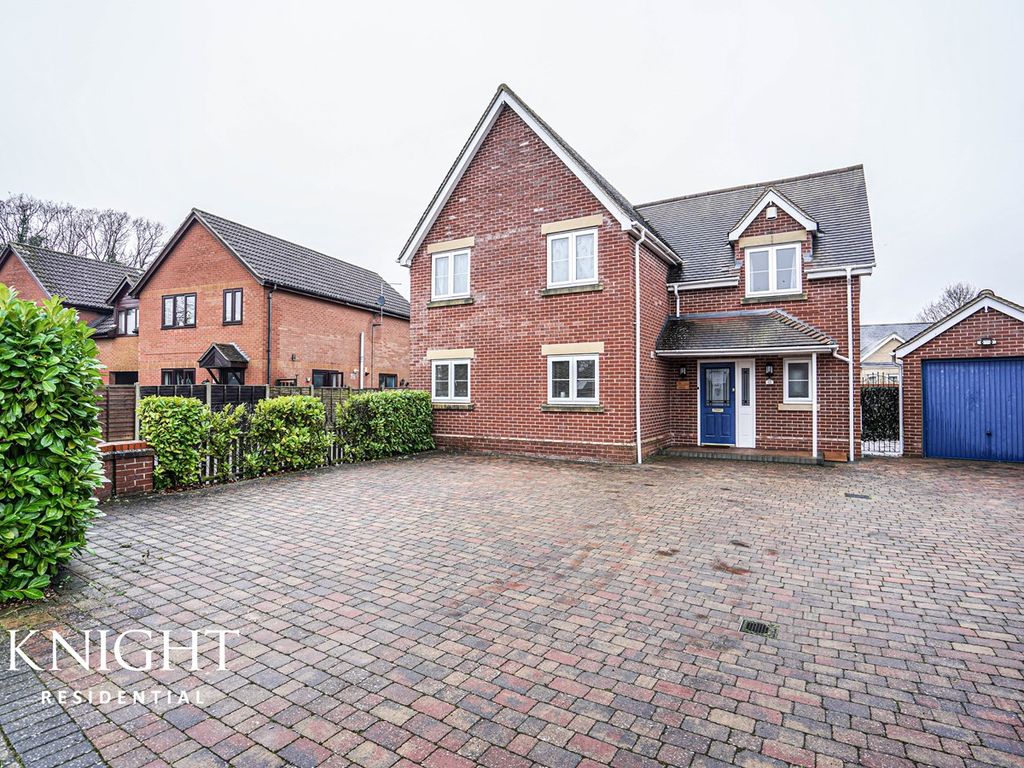 4 bed detached house for sale in Juniper Road, Stanway, Colchester CO3, £550,000