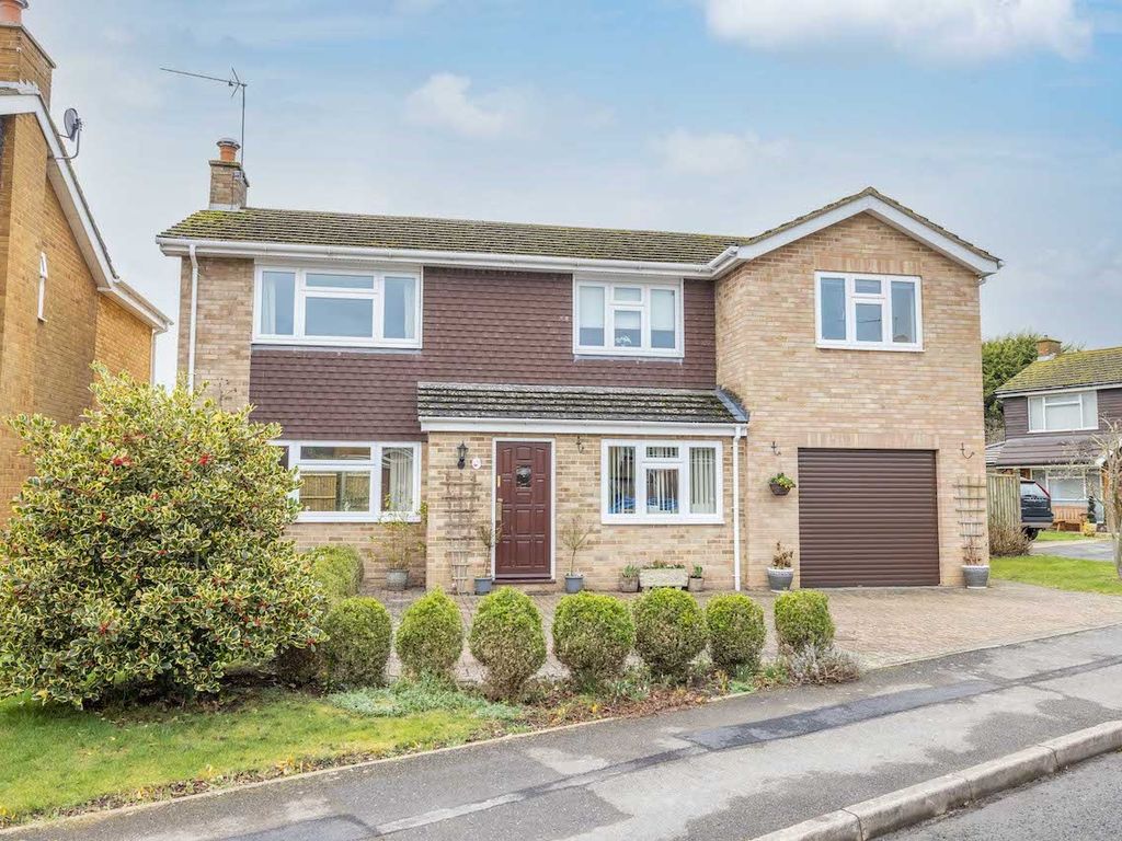4 bed detached house for sale in Fairlea, Maidenhead SL6, £790,000