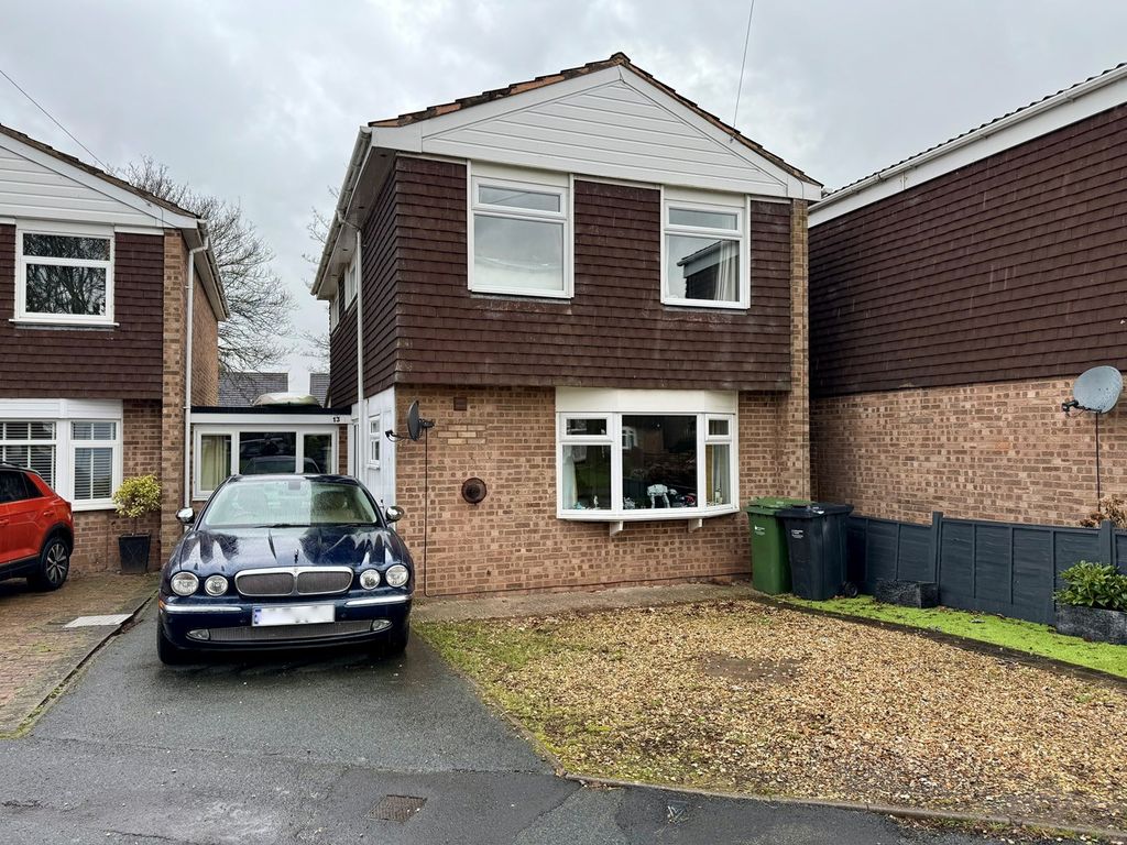 4 bed link-detached house for sale in Ambleside Drive, Hereford HR4, £319,950
