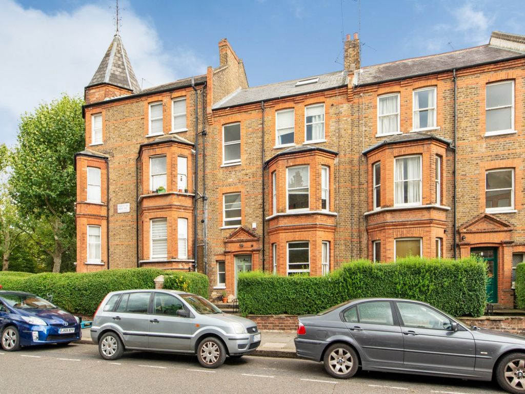 2 bed flat to rent in Essendine Road, London W9, £2,400 pcm