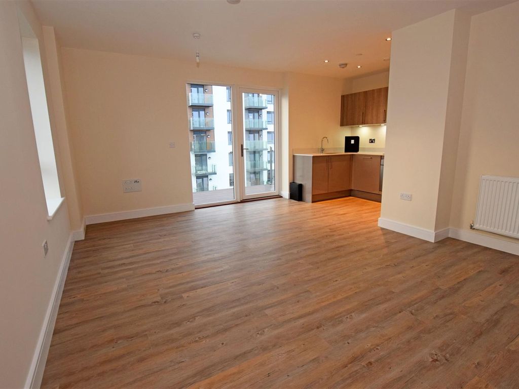 2 bed flat to rent in Pegasus Way, Gillingham ME7, £1,450 pcm