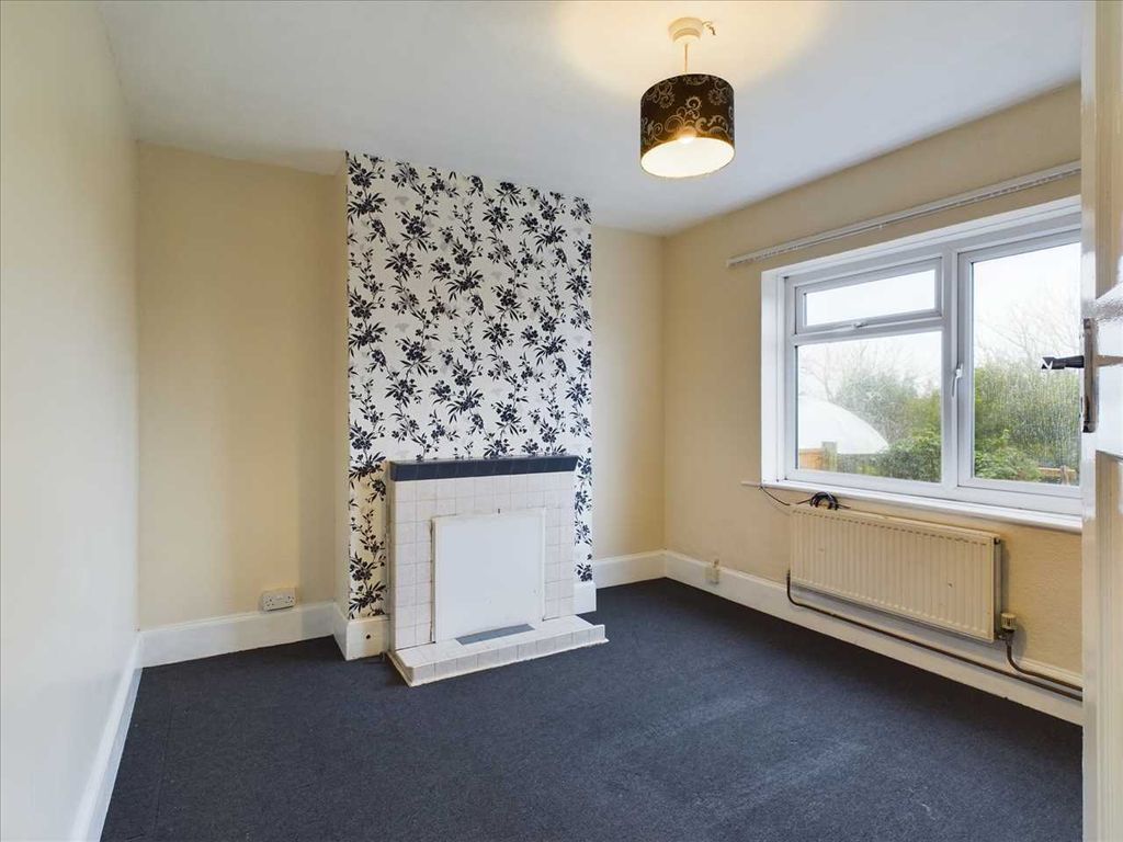 3 bed property for sale in Bevendean Crescent, Brighton BN2, £325,000