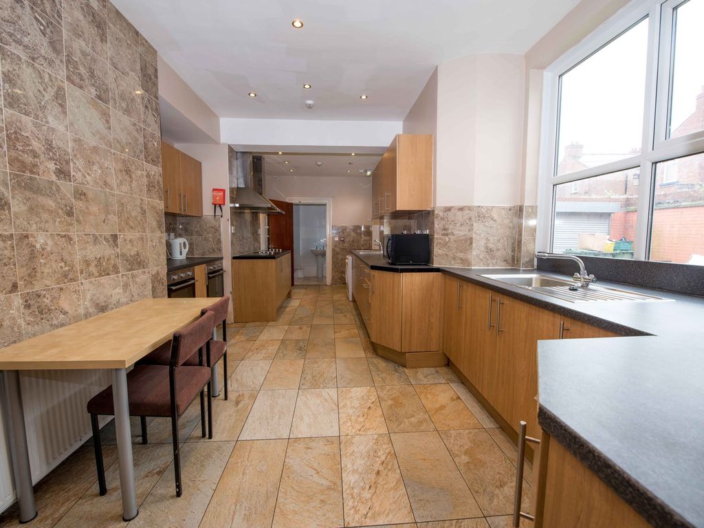 8 bed shared accommodation to rent in Burn Park Road, Sunderland SR2, £433 pcm