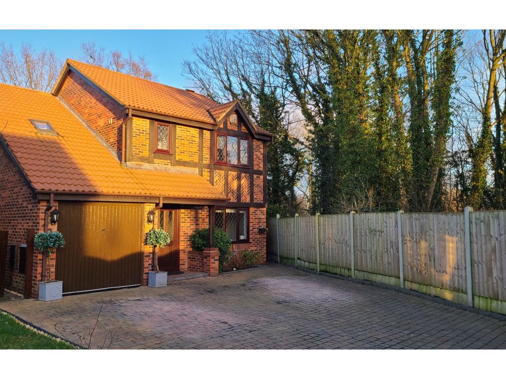 4 bed detached house for sale in Mornant Avenue, Hartford CW8, £415,000