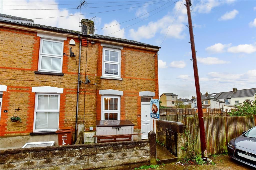 3 bed end terrace house for sale in Kings Road, Chatham, Kent ME5, £152,500