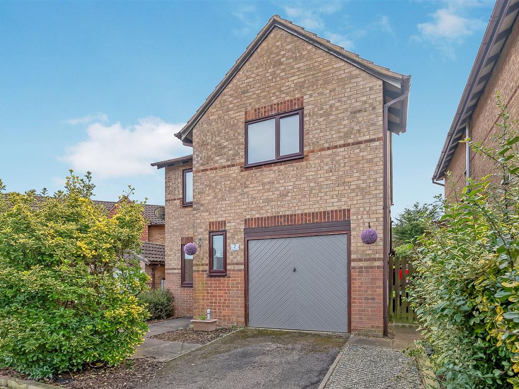 3 bed detached house for sale in Sherwood Drive, Daventry NN11, £295,000