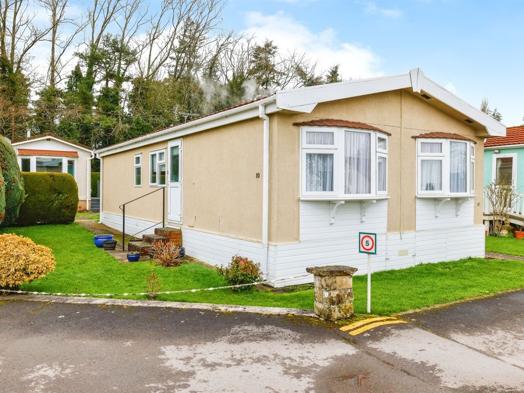 2 bed mobile/park home for sale in Hillview Park Home Estate, Oare, Marlborough SN8, £160,000