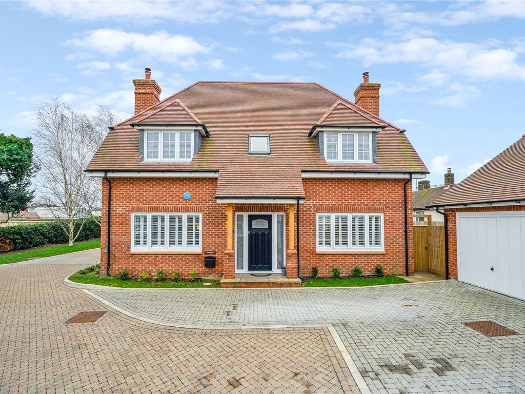4 bed detached house for sale in Ballinger Road, South Heath, Great Missenden, Buckinghamshire HP16, £1,295,000
