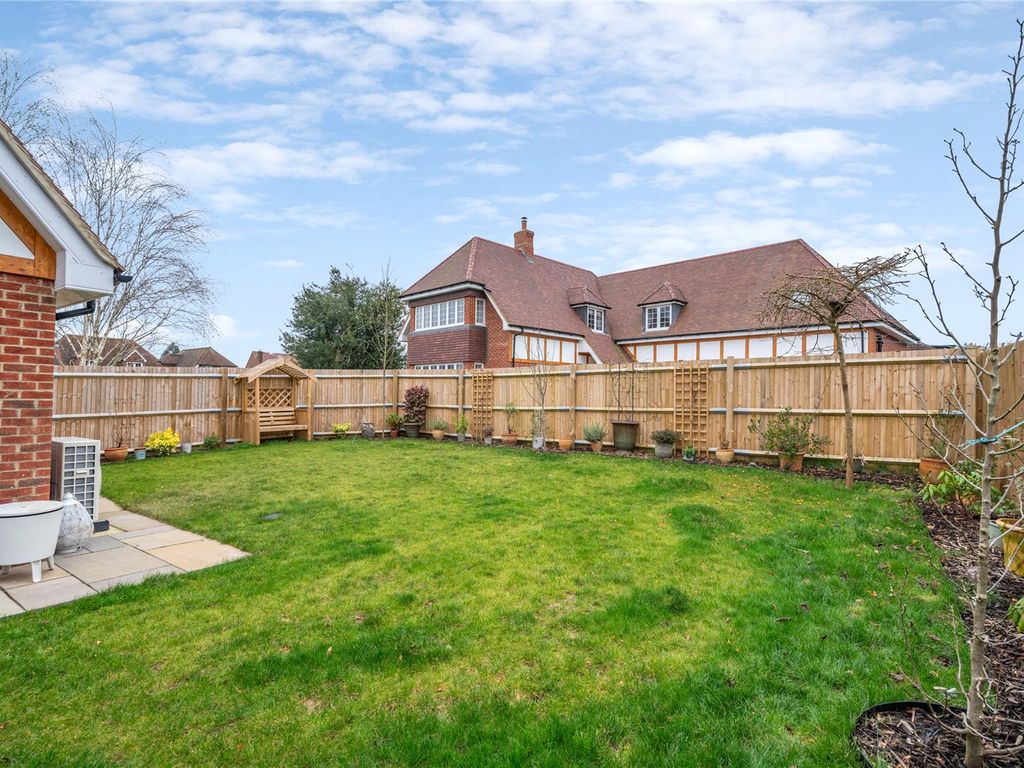 4 bed detached house for sale in Ballinger Road, South Heath, Great Missenden, Buckinghamshire HP16, £1,295,000