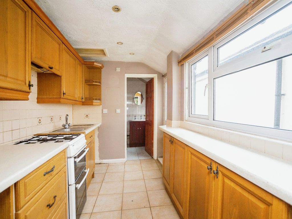 2 bed terraced house for sale in Whitfeld Road, Ashford TN23, £170,000