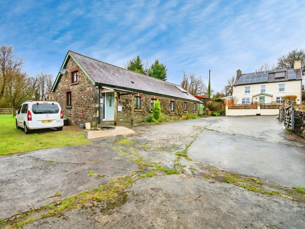 8 bed detached house for sale in Llanfynydd Road, Carmarthen SA32, £850,000