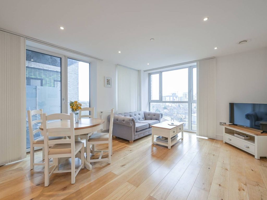 1 bed flat for sale in Centurion Tower, Canning Town, London E16, £390,000