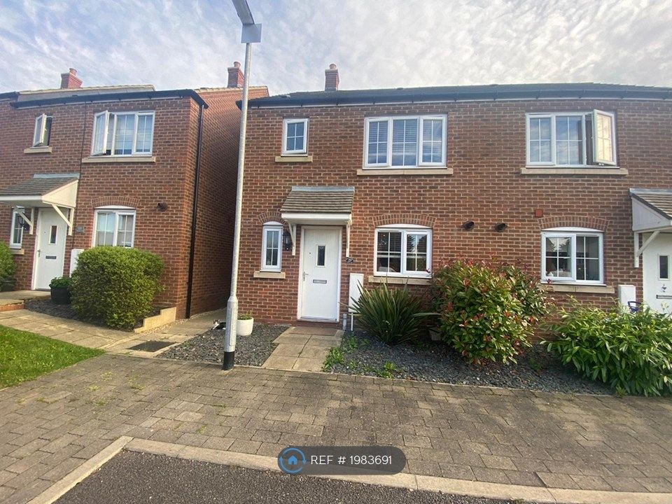 3 bed end terrace house to rent in Plough Lane, Shefford SG17, £1,450 pcm