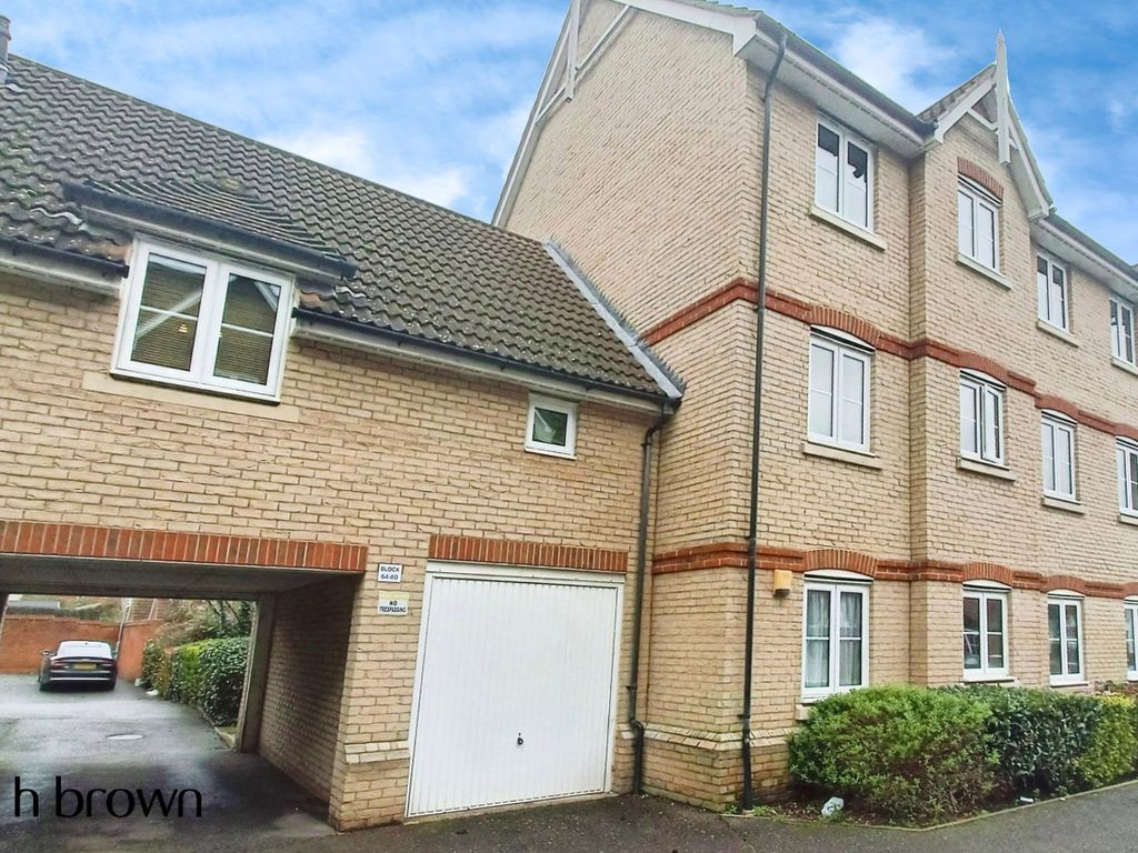 2 bed flat to rent in Harberd Tye, Chelmsford CM2, £1,095 pcm