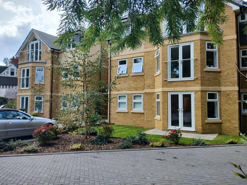 2 bed flat to rent in Landscape Road, Warlingham CR6, £2,150 pcm