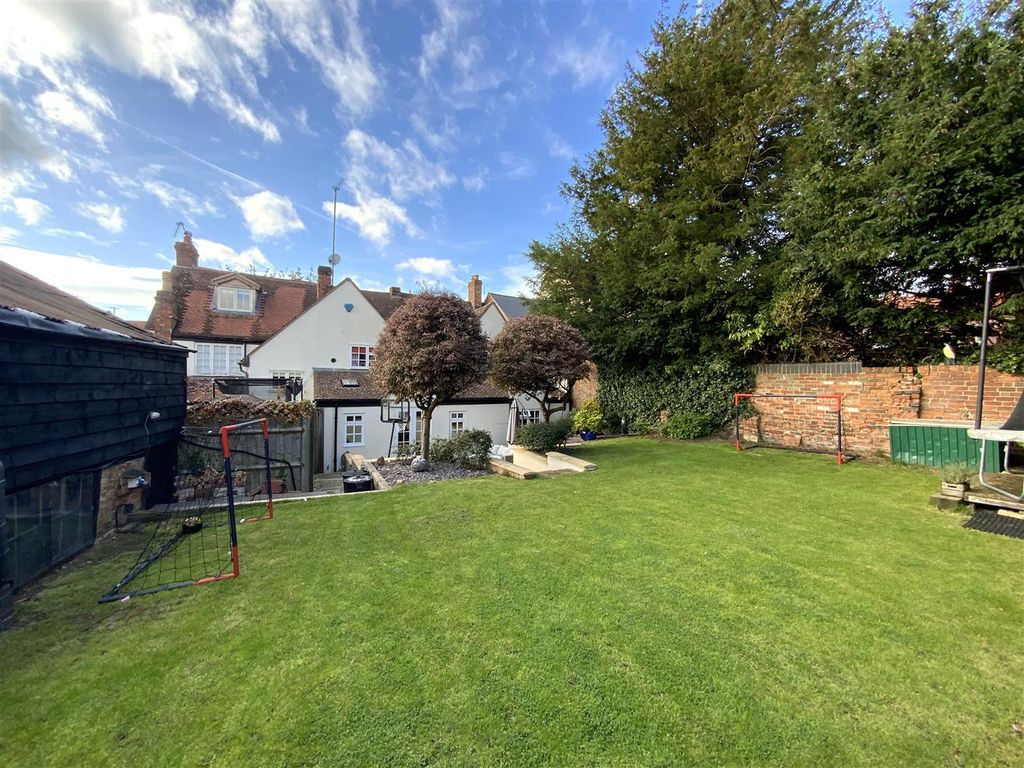 4 bed terraced house for sale in Silver Street, Newport Pagnell MK16, £599,995