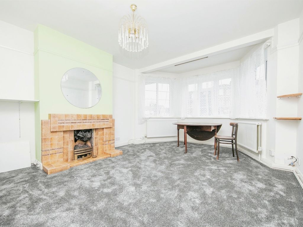 2 bed flat for sale in Valley Road, Ipswich IP1, £175,000