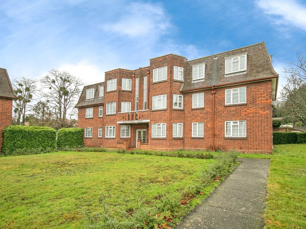2 bed flat for sale in Valley Road, Ipswich IP1, £175,000